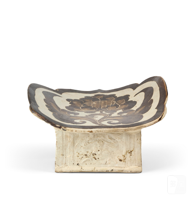 宋/金 磁州窯蓮紋枕  CHINA, SONG-JIN DYNASTY (960-1234)